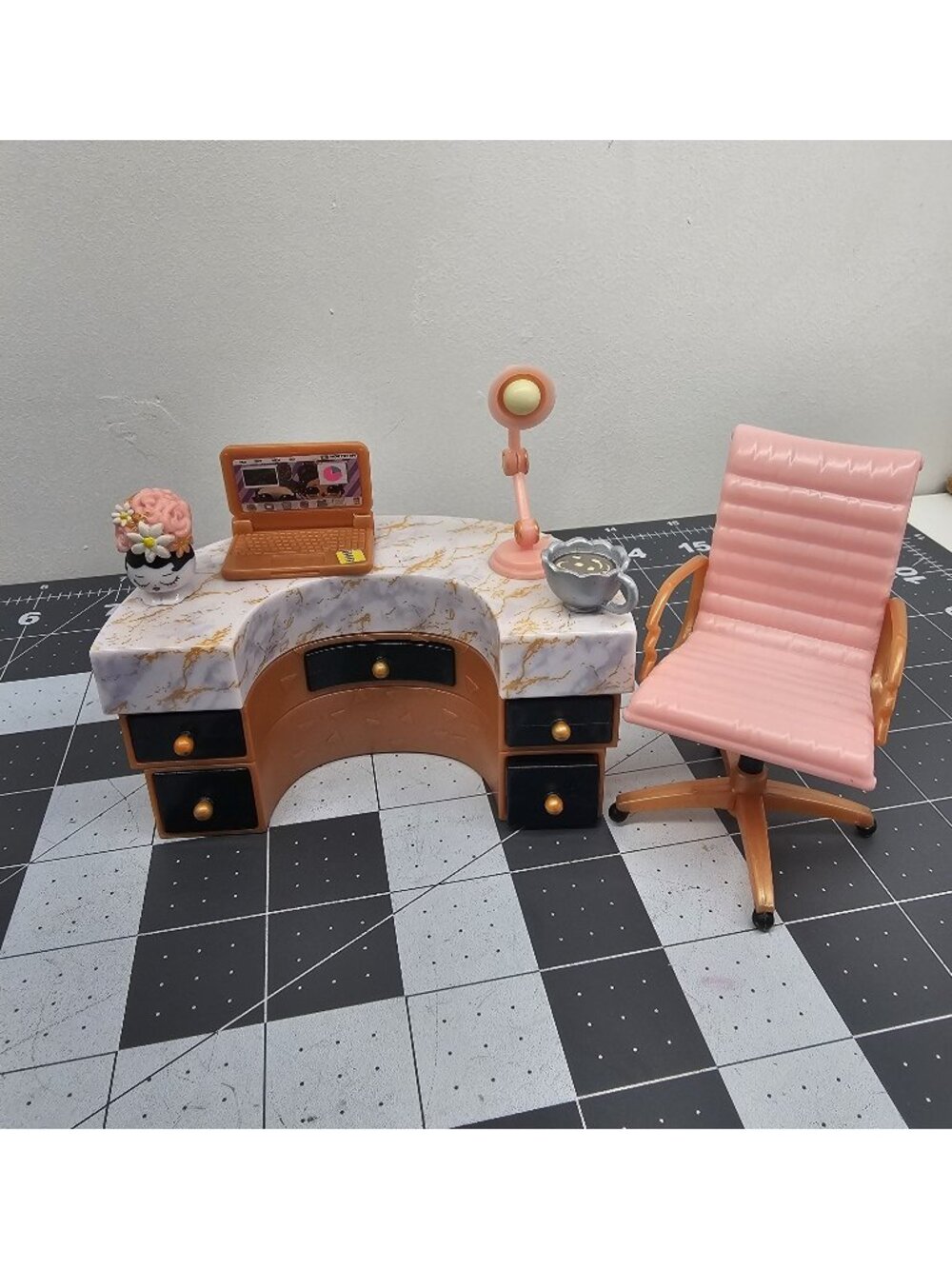 LOL Surprise Boss Queen Office Furniture Replacement Pieces Curved Desk Pink Cha
